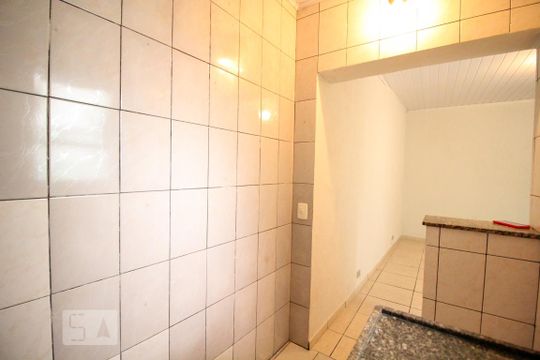Cozinha de casa para alugar com 1 quarto, 45m² em Vila Pereira Cerca, São Paulo