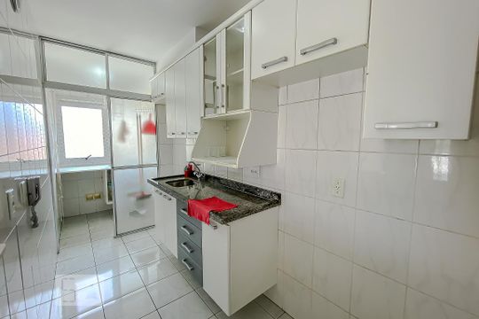 Cozinha de apartamento à venda com 2 quartos, 50m² em Vila Guilhermina, São Paulo
