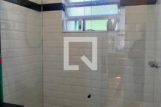 Banheiro social  de apartamento para alugar com 1 quarto, 61m² em Jardim Botânico, Rio de Janeiro