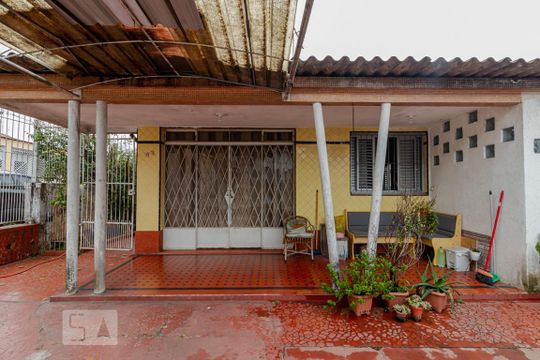 Fachada  de casa à venda com 2 quartos, 211m² em Vila Natália, São Paulo