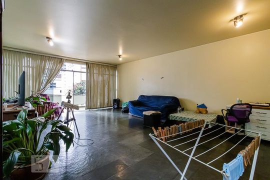 Sala de Estar de casa à venda com 3 quartos, 200m² em Vila Mariana, São Paulo