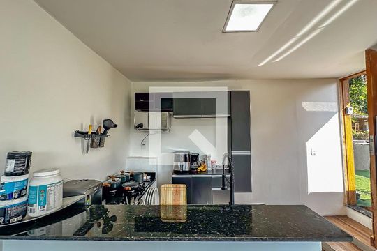 Cozinha de casa para alugar com 2 quartos, 90m² em Laranjeiras, Rio de Janeiro