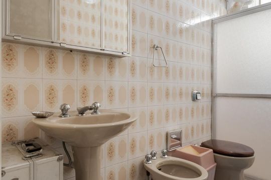 Banheiro de apartamento para alugar com 3 quartos, 95m² em Jardim Carvalho, Porto Alegre