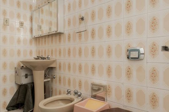 Banheiro de apartamento para alugar com 3 quartos, 95m² em Jardim Carvalho, Porto Alegre
