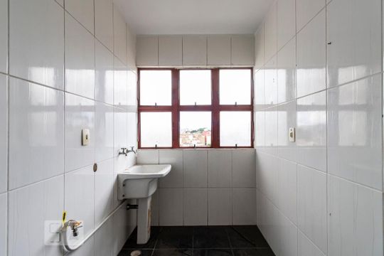 Área de serviço de apartamento para alugar com 2 quartos, 64m² em Jardim Sao Saverio, São Paulo