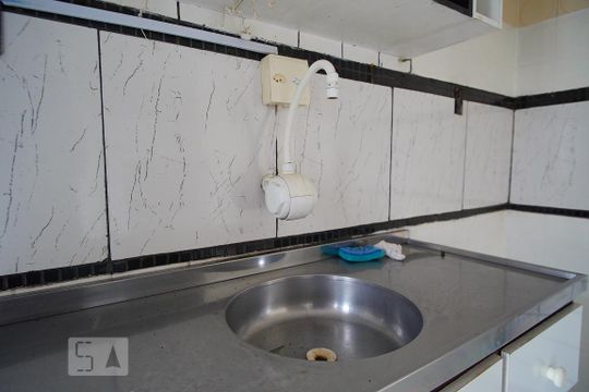 Cozinha de apartamento para alugar com 2 quartos, 48m² em Rubem Berta, Porto Alegre