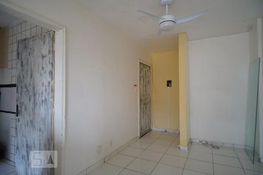 Sala de apartamento para alugar com 2 quartos, 48m² em Rubem Berta, Porto Alegre