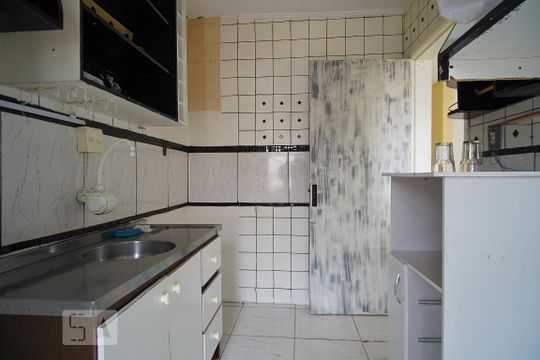 Cozinha de apartamento para alugar com 2 quartos, 48m² em Rubem Berta, Porto Alegre