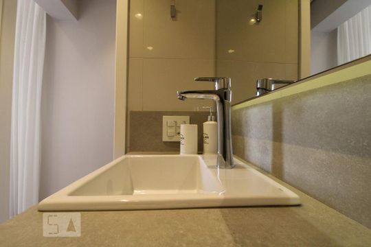Pia banheiro da suíte de apartamento para alugar com 2 quartos, 74m² em Vila Gertrudes, São Paulo