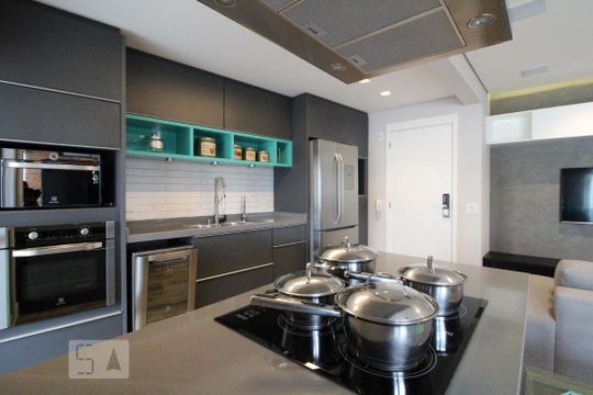 Cozinha de apartamento para alugar com 2 quartos, 74m² em Vila Gertrudes, São Paulo