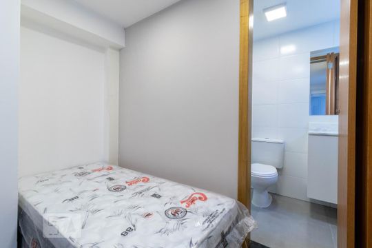Quarto de casa para alugar com 1 quarto, 25m² em Chora Menino, São Paulo