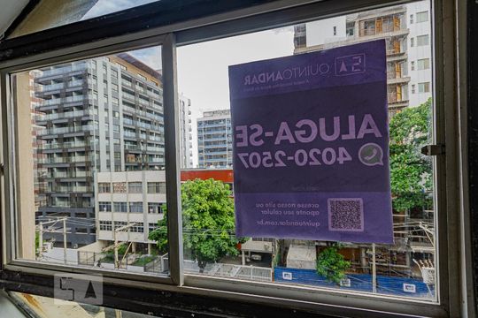 Plaquinha instalada no imóvel de apartamento para alugar com 1 quarto, 40m² em Barra, Salvador