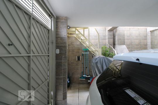Garagem de casa à venda com 3 quartos, 96m² em Parque Colonial, São Paulo