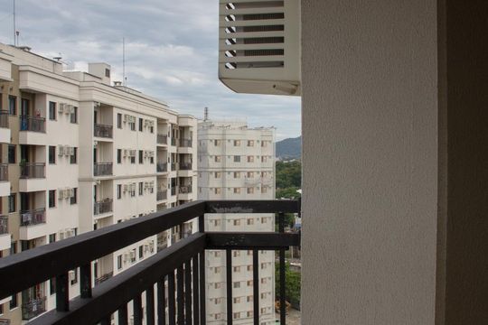 Varanda Sala de apartamento para alugar com 2 quartos, 64m² em Del Castilho, Rio de Janeiro