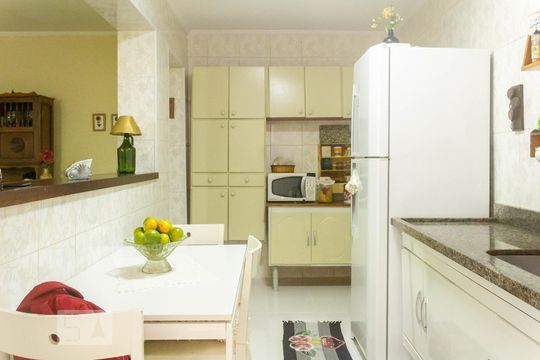 Cozinha de casa à venda com 4 quartos, 184m² em Vila Sao Paulo, São Paulo