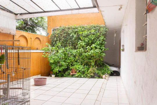 Quintal de casa à venda com 4 quartos, 184m² em Vila Sao Paulo, São Paulo