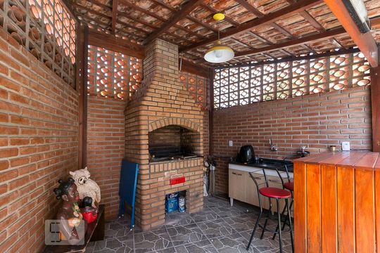 Churrasqueira de casa à venda com 3 quartos, 115m² em Jardim Vila Galvão, Guarulhos