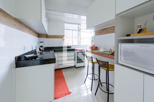 Cozinha de apartamento à venda com 3 quartos, 83m² em Nova Suíssa, Belo Horizonte