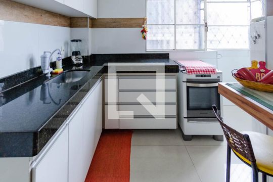 Cozinha de apartamento à venda com 3 quartos, 83m² em Nova Suíssa, Belo Horizonte