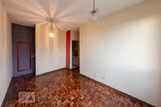 Sala de apartamento para alugar com 3 quartos, 65m² em Camargos, Belo Horizonte