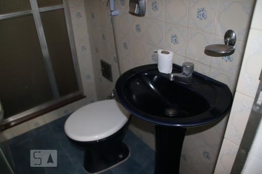 Banheiro de apartamento para alugar com 2 quartos, 50m² em Freguesia (jacarepaguá), Rio de Janeiro