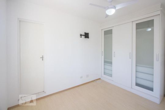 Suíte  de apartamento à venda com 2 quartos, 71m² em Cidade Monções, São Paulo