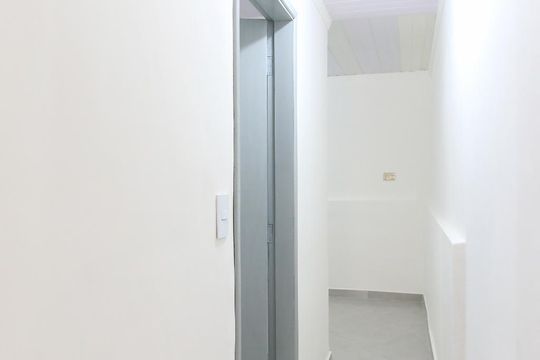 Corredor de casa para alugar com 1 quarto, 80m² em Jardim Ismênia, São José dos Campos