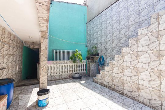 Quintal de casa à venda com 3 quartos, 200m² em Santo Antônio, Osasco