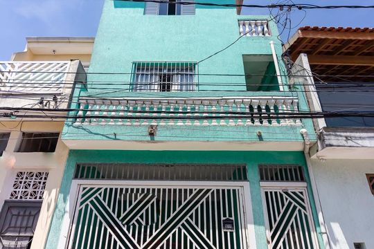 Fachada de casa à venda com 3 quartos, 200m² em Santo Antônio, Osasco