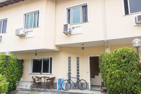 Fachada de casa de condomínio à venda com 3 quartos, 150m² em Pechincha, Rio de Janeiro