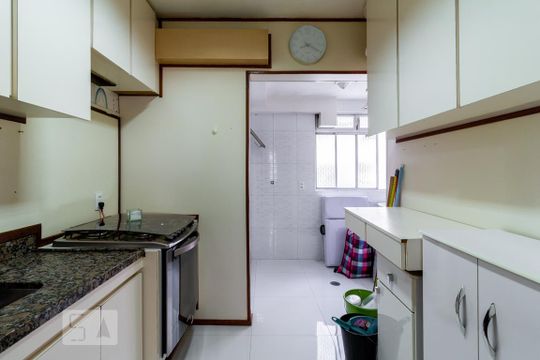 Cozinha de apartamento para alugar com 2 quartos, 60m² em Moema, São Paulo
