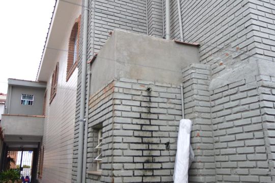 Fachada posterior de casa à venda com 3 quartos, 200m² em Vila Regente Feijó, São Paulo