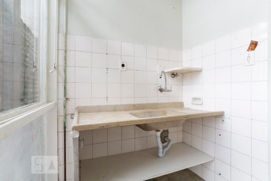Cozinha de kitnet/studio para alugar com 1 quarto, 52m² em República, São Paulo