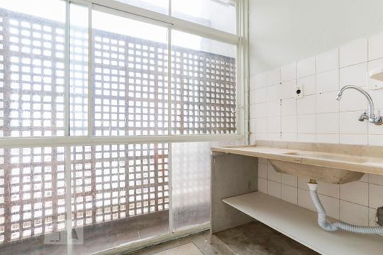 Cozinha de kitnet/studio para alugar com 1 quarto, 52m² em República, São Paulo