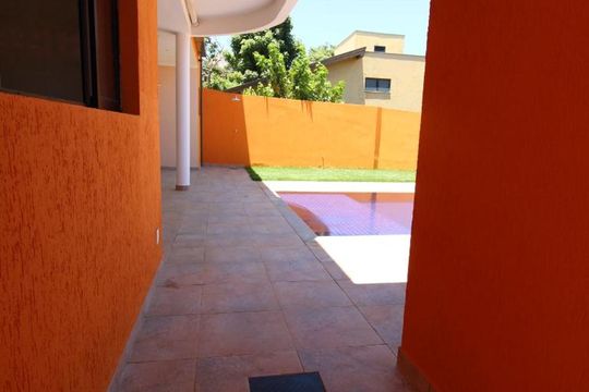 Acesso ao quintal de casa de condomínio para alugar com 4 quartos, 332m² em Loteamento Caminhos de São Conrado , Campinas
