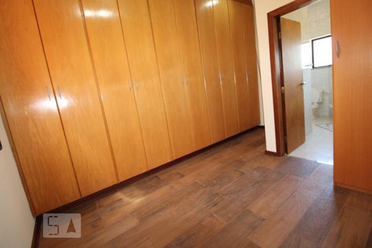 Closet do Quarto 1 (suíte) de casa de condomínio para alugar com 4 quartos, 332m² em Loteamento Caminhos de São Conrado , Campinas