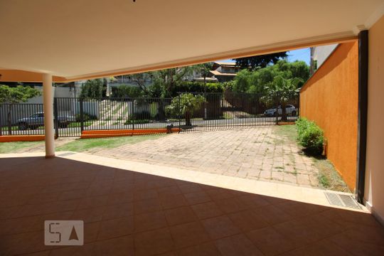 Garagem de casa de condomínio para alugar com 4 quartos, 332m² em Loteamento Caminhos de São Conrado , Campinas