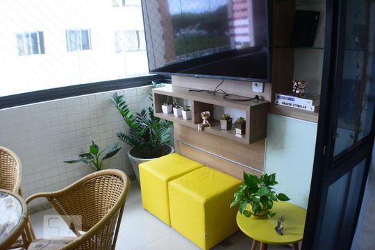 Sala com varanda  de apartamento para alugar com 3 quartos, 80m² em Armação, Salvador