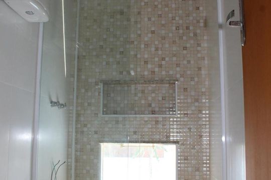 Banheiro da Suíte 1 de casa à venda com 2 quartos, 115m² em Parque Bom Retiro, Paulínia