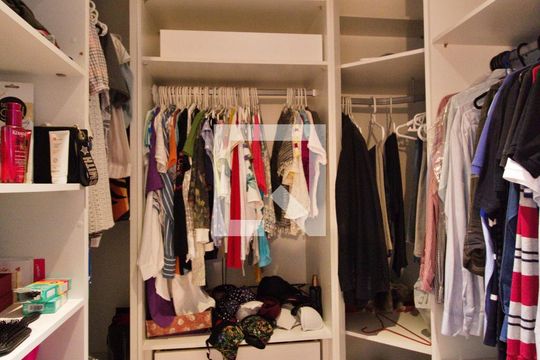 Closet da Suíte 1 de casa de condomínio à venda com 4 quartos, 300m² em Vila Suzana, São Paulo