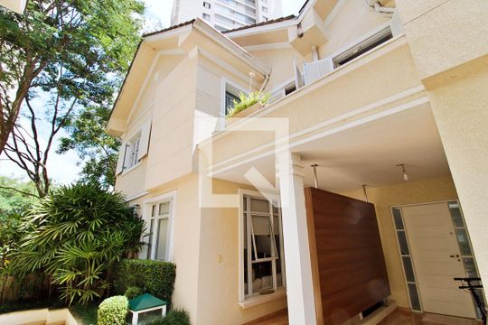 Fachada de casa de condomínio à venda com 4 quartos, 300m² em Vila Suzana, São Paulo