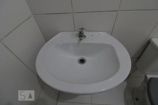 Banheiro da suite - pia de kitnet/studio para alugar com 1 quarto, 30m² em Brás, São Paulo