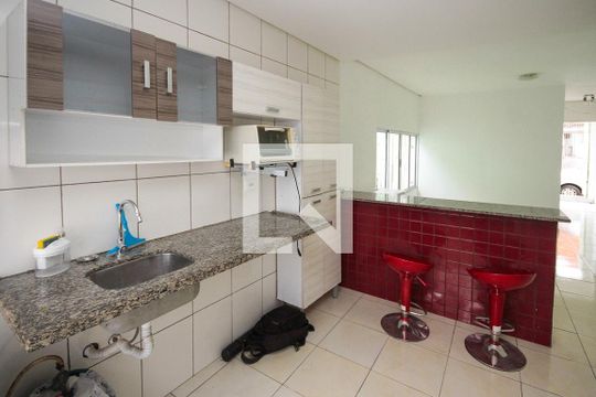 Cozinha de casa para alugar com 1 quarto, 50m² em Vila Alpina, São Paulo