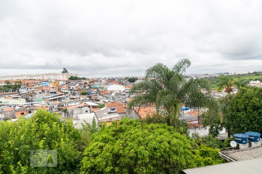 Vista Sala de apartamento para alugar com 2 quartos, 42m² em Vila Itapoan, Guarulhos