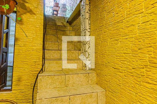 Escada de casa para alugar com 1 quarto, 30m² em Federação, Salvador
