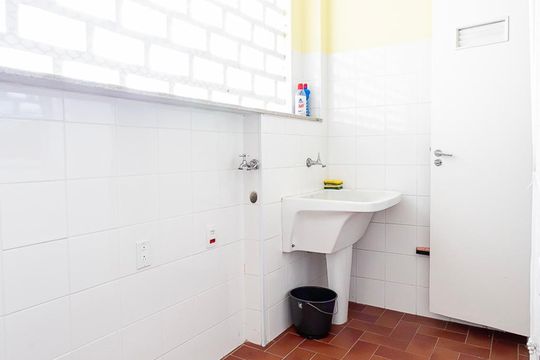 Área de Serviço de apartamento para alugar com 2 quartos, 125m² em Cerqueira César, São Paulo