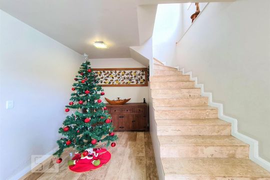 Sala de casa à venda com 6 quartos, 240m² em Cachambi, Rio de Janeiro
