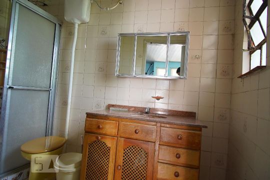 Banheiro- suite  de casa à venda com 3 quartos, 280m² em Cristo Redentor, Porto Alegre