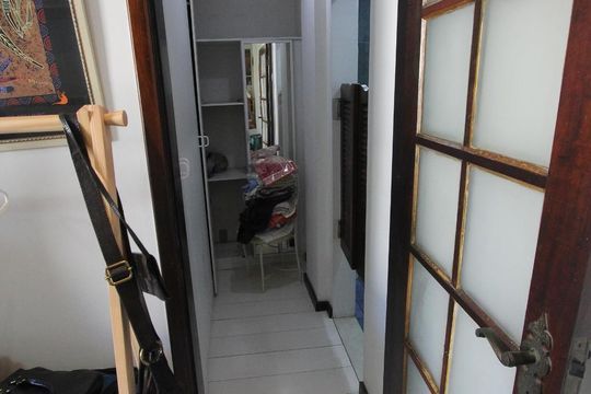 Corredor banheiro quarto 4 de casa à venda com 5 quartos, 384m² em Anil, Rio de Janeiro