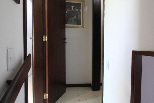 Corredor Quarto 1 de casa à venda com 5 quartos, 384m² em Anil, Rio de Janeiro
